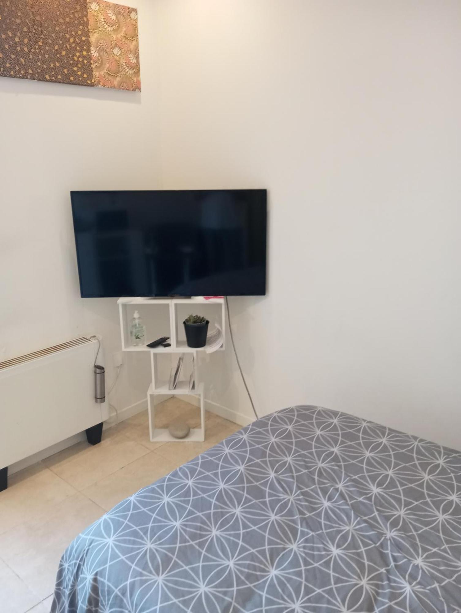 Studio De 14M2 Dans Une Maison Cagnes-sur-Mer Exterior photo