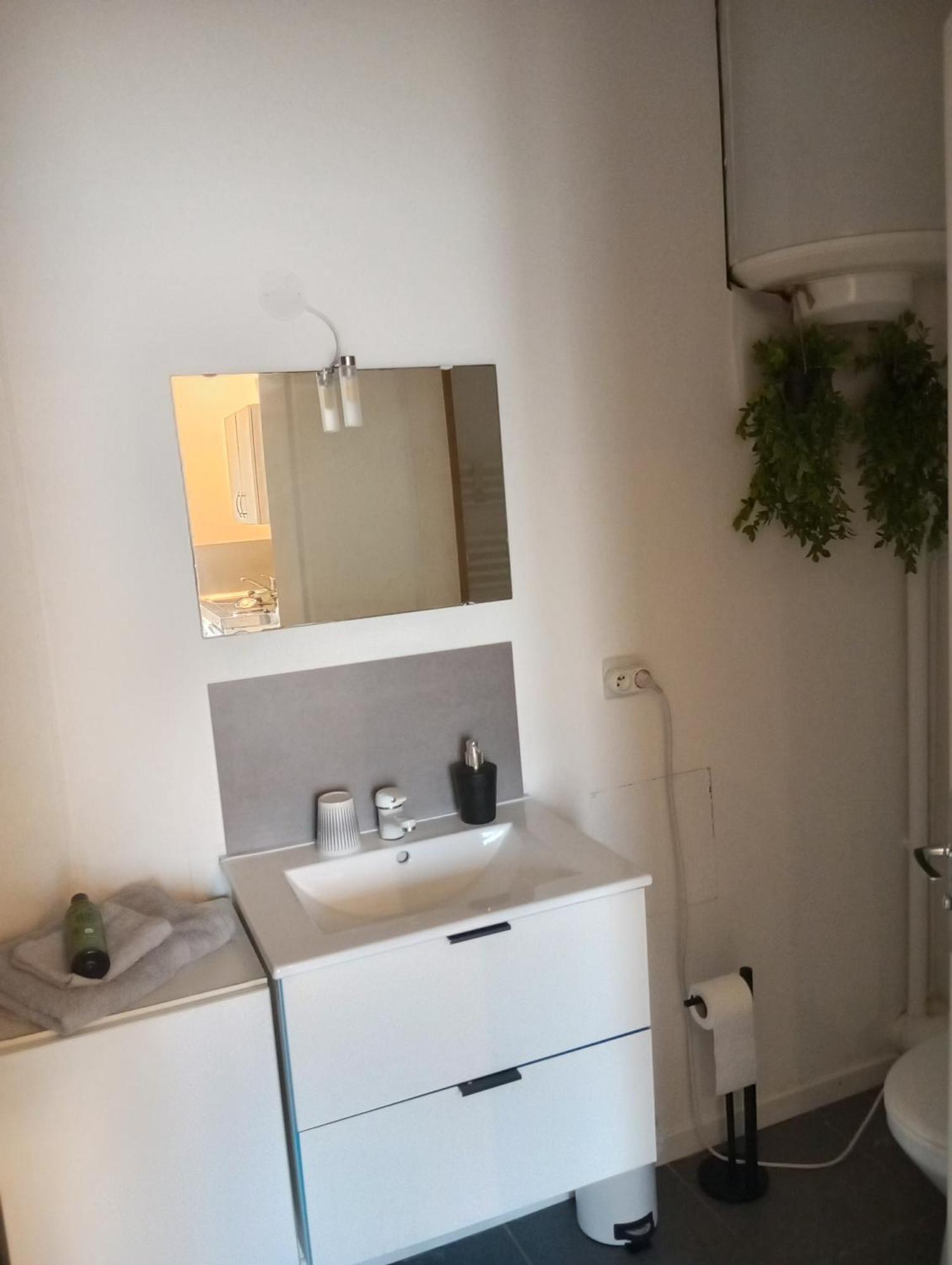 Studio De 14M2 Dans Une Maison Cagnes-sur-Mer Exterior photo