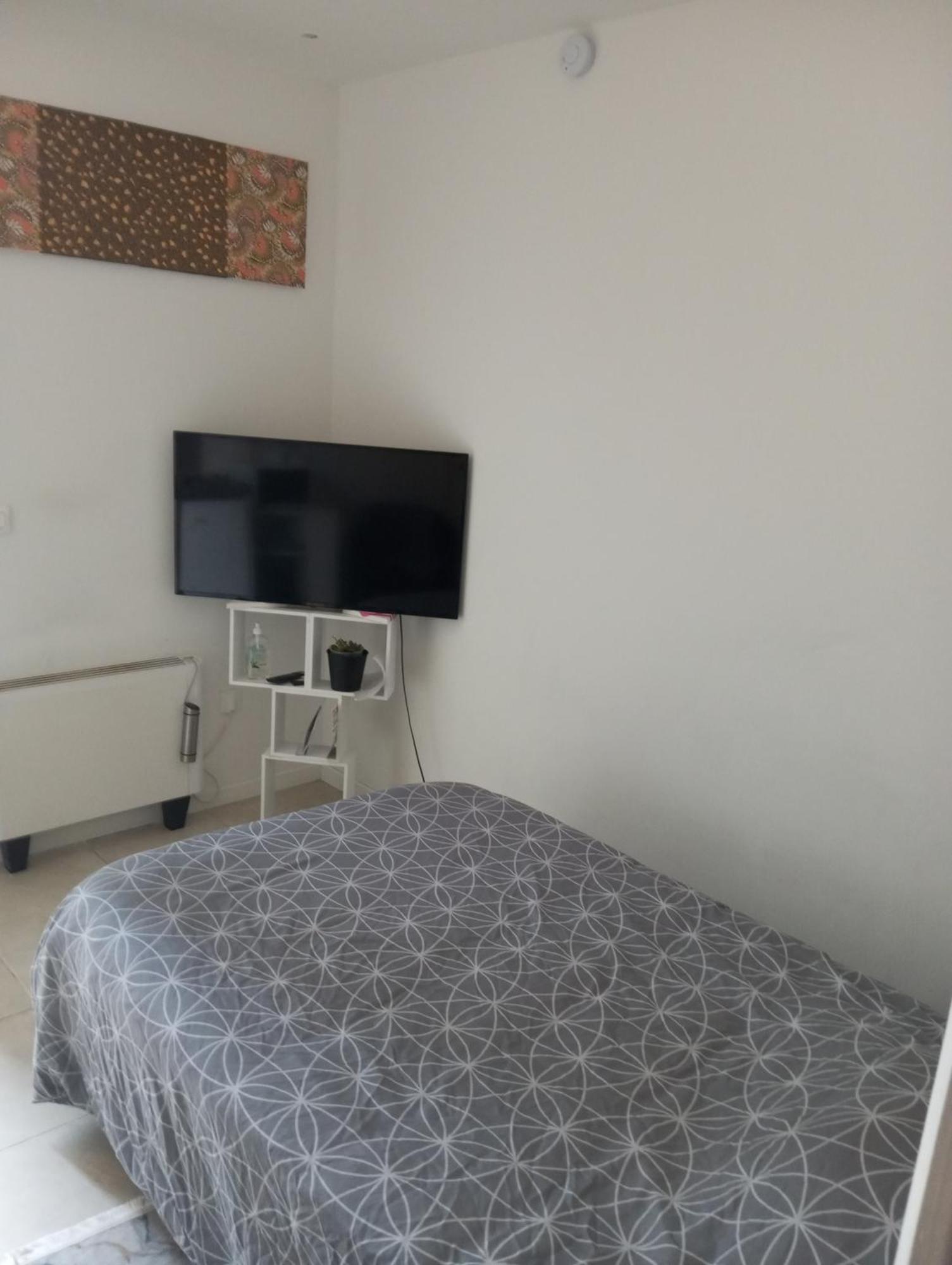 Studio De 14M2 Dans Une Maison Cagnes-sur-Mer Exterior photo